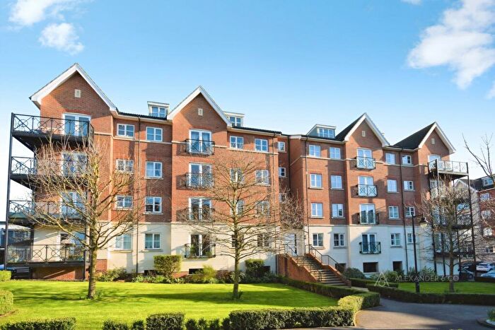 2 Bedroom Flat To Rent In Viridian Square, Aylesbury, HP21