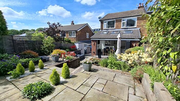 3 Bedroom Semi-Detached House For Sale In Wellmeadow Lane, OL3