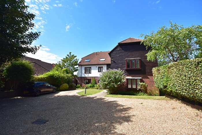 1 Bedroom Flat To Rent In Alfred Road, Farnham, Surrey, GU9