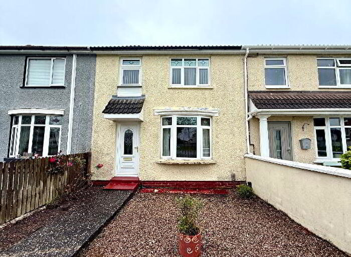 3 Bedroom Mid Terraced House For Sale In Carnhill, Derry, BT48