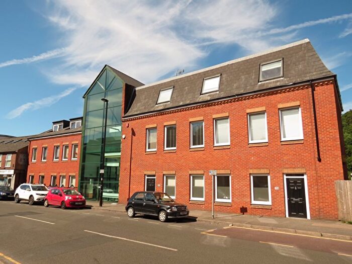 2 Bedroom Flat To Rent In Croydon Road, Caterham, CR3