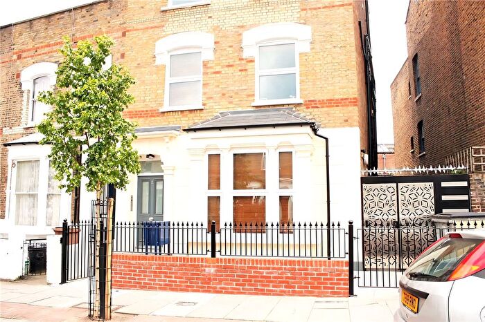 Studio To Rent In Foulden Road, Stoke Newington, London, N16