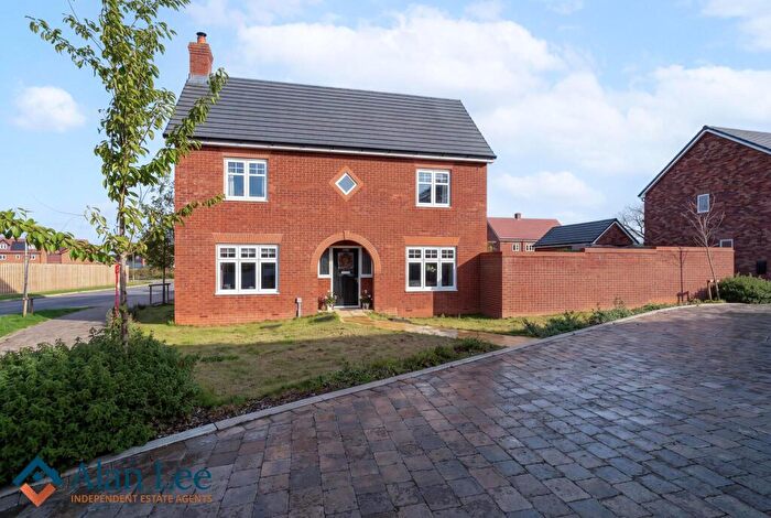 3 Bedroom Detached House For Sale In Sparrow Avenue, Lyme Green, SK11