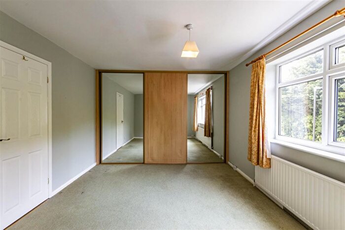 3 Bedroom Detached House For Sale In Lancaster Road, Chesterfield, S41