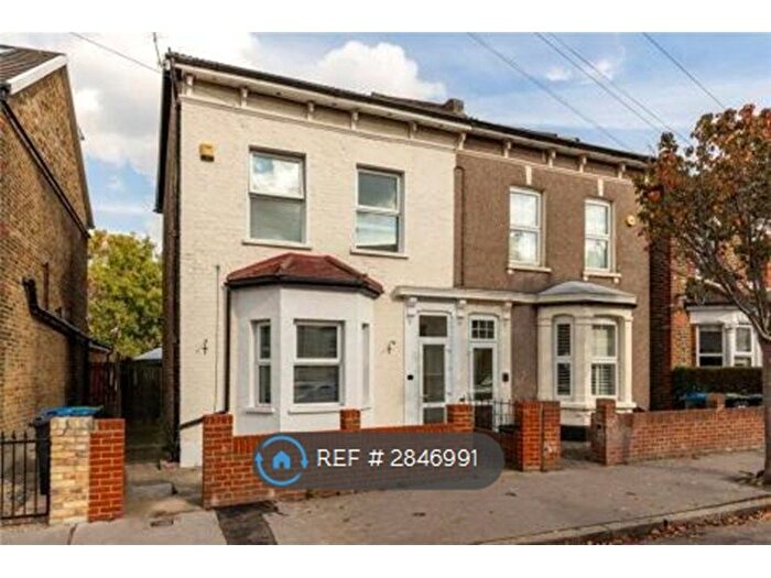 4 Bedroom Semi Detached House To Rent In Stroud Road, London, SE25