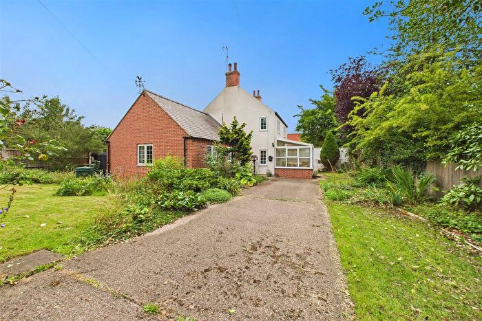 3 Bedroom Cottage For Sale In Ferry Lane, Carlton-On-Trent, Newark, NG23
