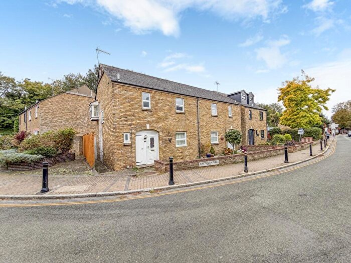 3 Bedroom House To Rent In High Street, Greenhithe, DA9