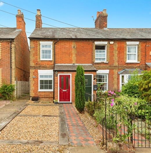 2 Bedroom End Of Terrace House For Sale In Eythrope Road, Stone, Aylesbury, HP17