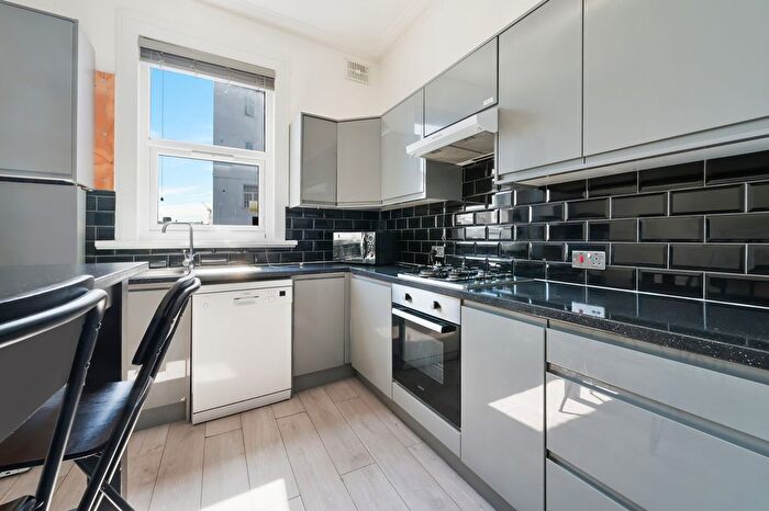 4 Bedroom Flat To Rent In Tooting High Street, London, SW17