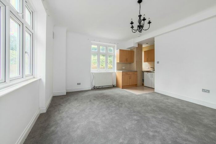 Studio To Rent In Hall Road, London, NW8