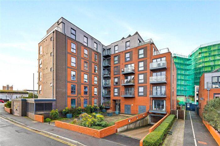 3 Bedroom Apartment For Sale In Goldstone Lane, Hove, East Sussex, BN3