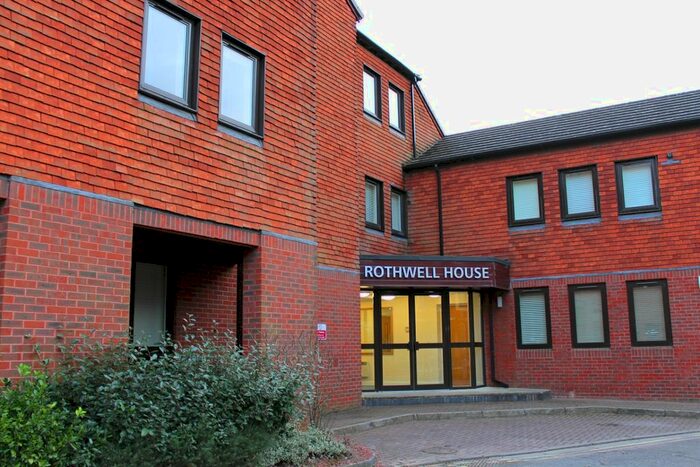 2 Bedroom Flat To Rent In Pembroke Road, Newbury, RG14