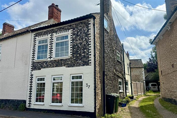 3 Bedroom Cottage For Sale In Crown Street, Methwold, IP26