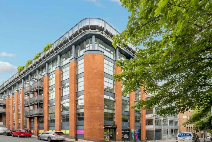 2 Bedroom Flat To Rent In Britton Street, Farringdon, EC1M