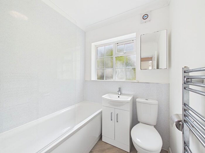 2 Bedroom Flat To Rent In High Street, Tarring, BN14