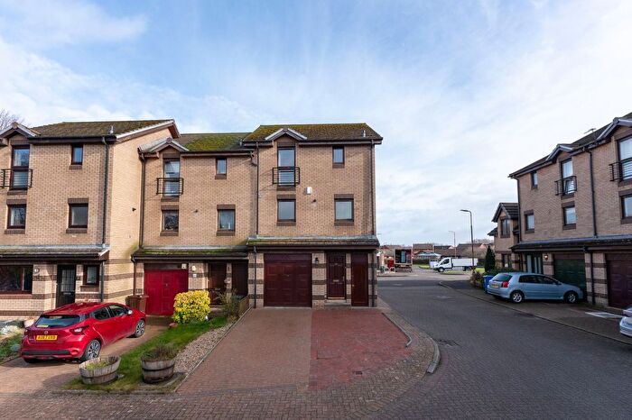 4 Bedroom End Of Terrace House For Sale In Springfield Court, Linlithgow, EH49