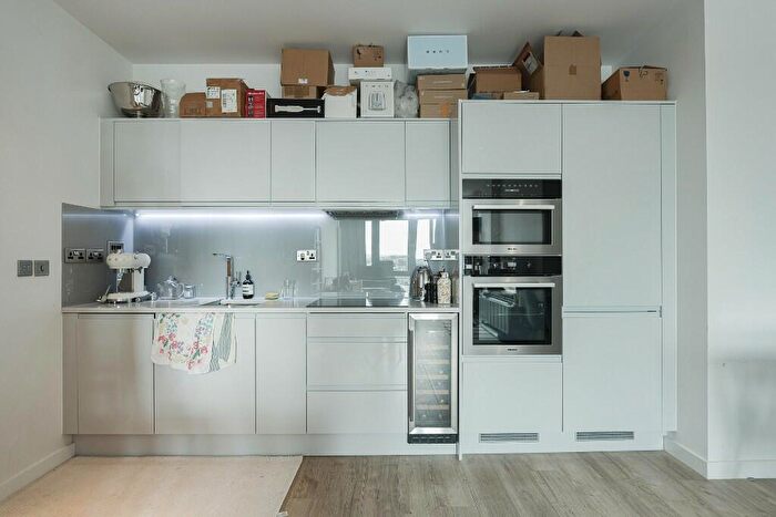 2 Bedroom Apartment To Rent In Oval Road, Camden Town, NW1