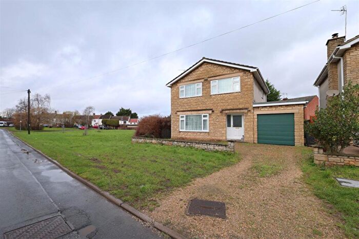 3 Bedroom Detached House For Sale In Windsor Place, Mangotsfield, Bristol, BS16