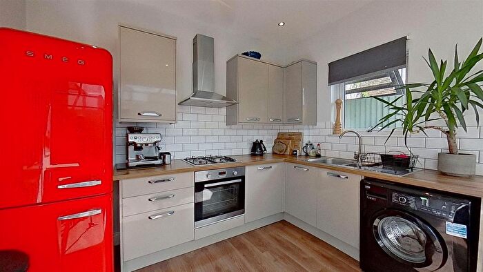 1 Bedroom Flat For Sale In Franche Court Road, London, SW17