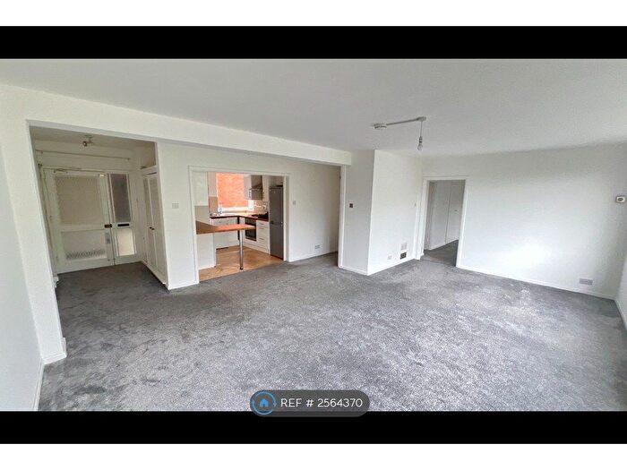 2 Bedroom Flat To Rent In Marlowe Court, London, SE19