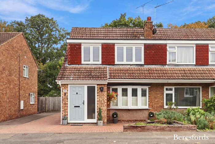 3 Bedroom Semi-Detached House For Sale In Magnolia Way, Pilgrims Hatch, CM15