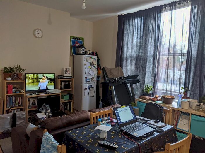 2 Bedroom Flat To Rent In Cedar Road, London, N17