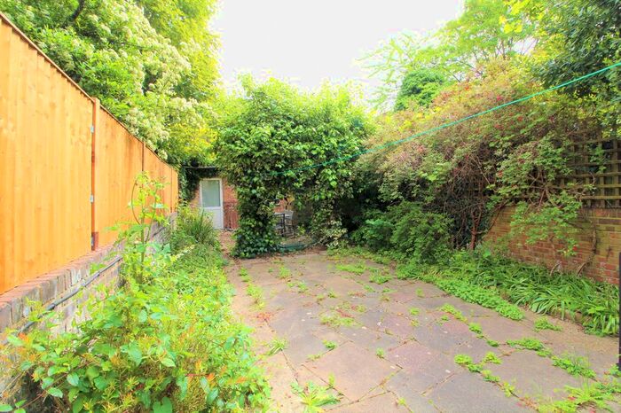 1 Bedroom Flat To Rent In Yonge Park, Finsbury Park, N4