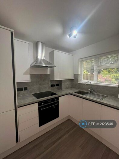 2 Bedroom Maisonette To Rent In Meadowview Road, London, SE6