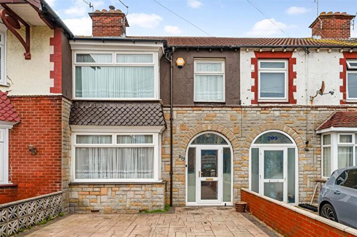3 Bedroom Terraced House For Sale In Chatsworth Avenue, Portsmouth, PO6