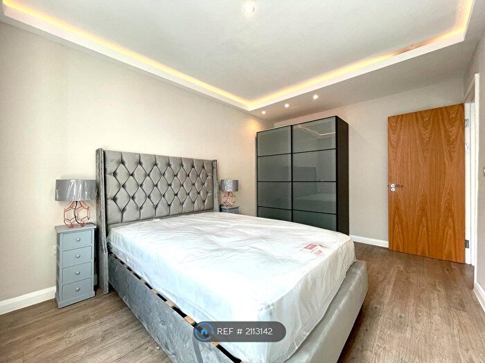 2 Bedroom Flat To Rent In Lavender Hill, London, SW11