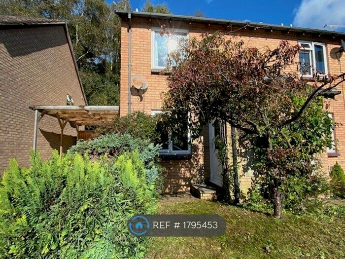 2 Bedroom End Of Terrace House To Rent In Spruce Close, Poole, BH17