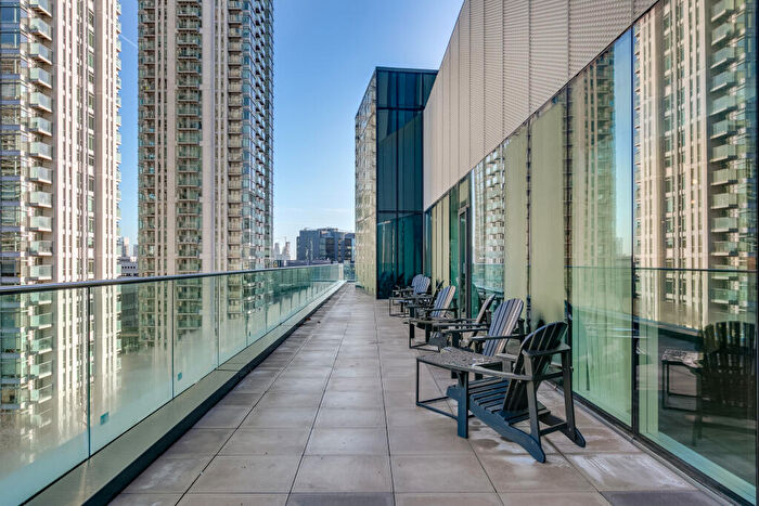 3 Bedroom Flat To Rent In Sirocco Tower, Harbour Way, London, E14