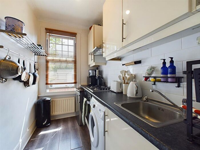 2 Bedroom Flat To Rent In London Road, Twickenham, TW1