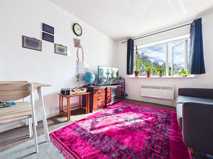 1 Bedroom Flat To Rent In Yeading Lane, Middlesex, UB5