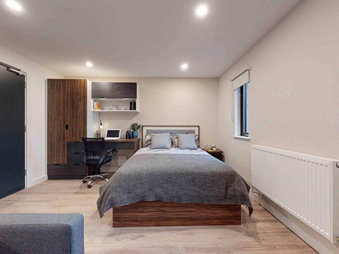 Flat To Rent In Apt, Apollo Residence #, S1