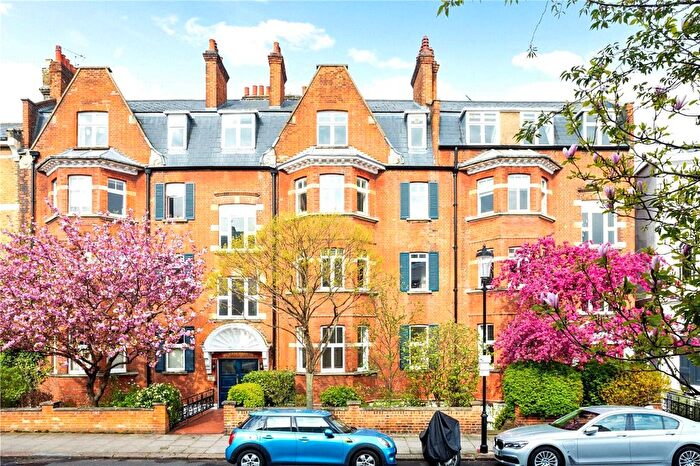 3 Bedroom Flat To Rent In Elgin Crescent, London, W11
