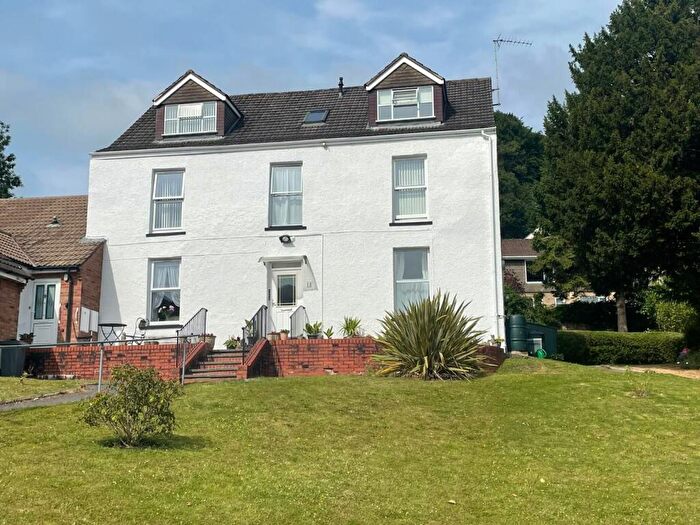 2 Bedroom Flat For Sale In May Lane, Dursley, GL11