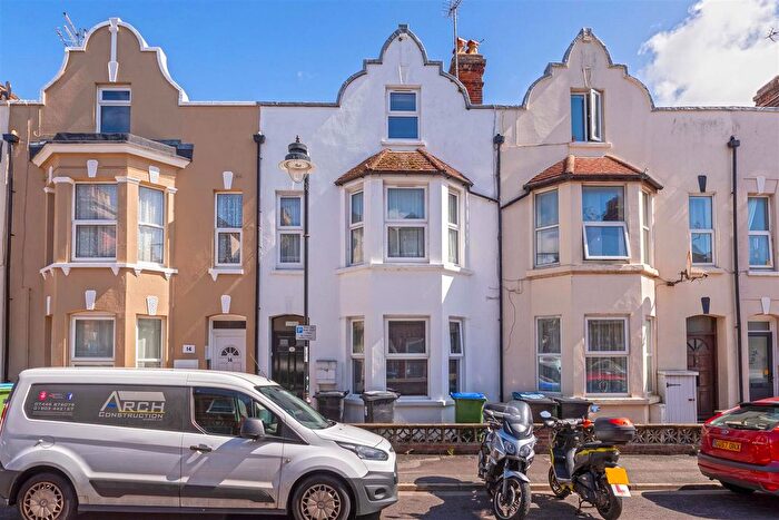 1 Bedroom Flat To Rent In Clifton Road, Littlehampton, BN17