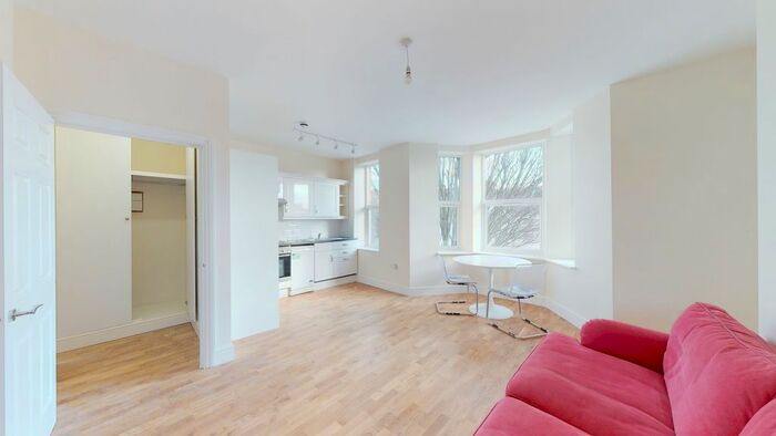 1 Bedroom Flat To Rent In Birkbeck Avenue, London, W3
