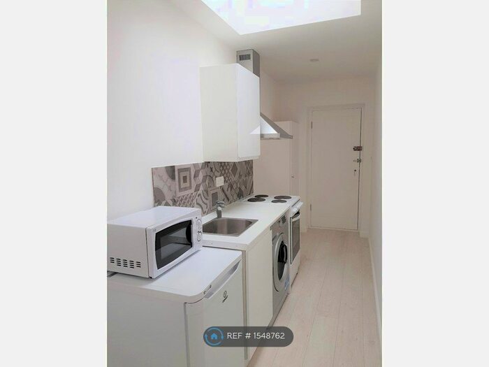 Studio To Rent In Saxon Drive, London, W3