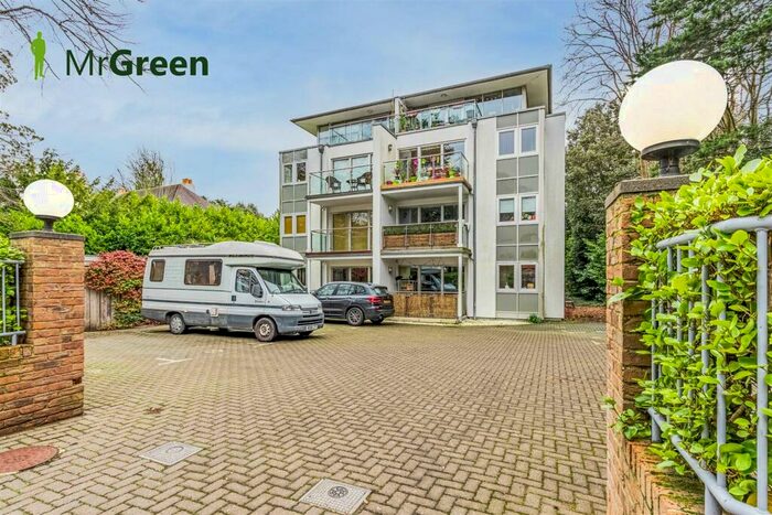 2 Bedroom Apartment To Rent In Chine Crescent Road, West Cliff, Bournemouth, BH2