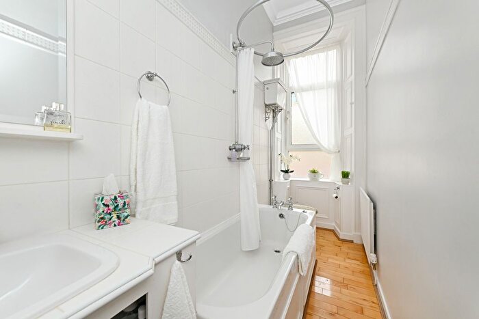 2 Bedroom Flat For Sale In Elm Row, Edinburgh, EH7