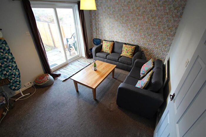 4 Bedroom Terraced House To Rent In Chapel Fold, Hyde Park, Leeds, LS6