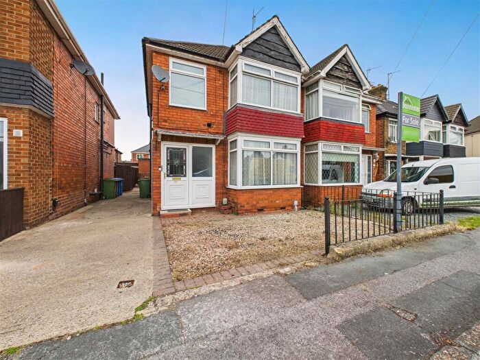 3 Bedroom Semi-Detached House For Sale In Northolme Circle, Hessle, HU13