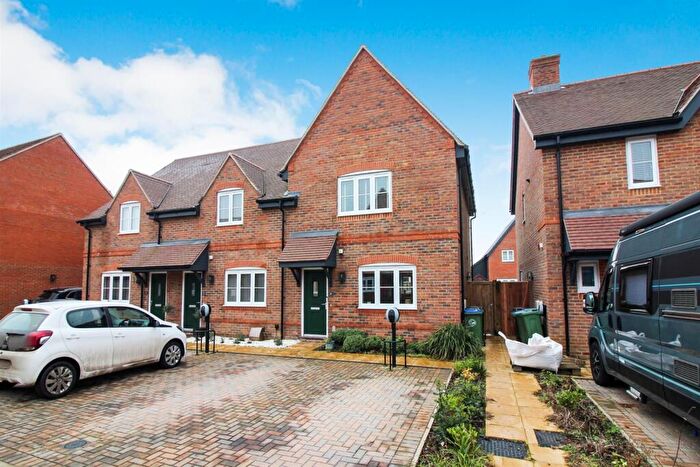 2 Bedroom End Of Terrace House For Sale In Willow Lane, Ickford, HP18