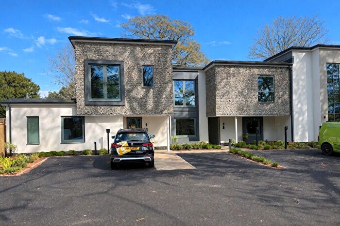 1 Bedroom Apartment To Rent In Esher Ridge, Esher, Surrey, KT10