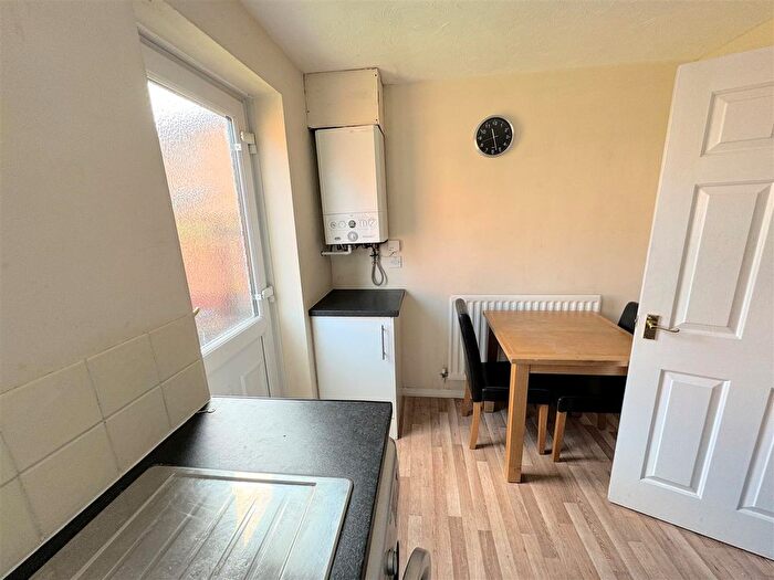 2 Bedroom End Of Terrace House To Rent In Templeton Close, Highfields, Hartlepool, TS27