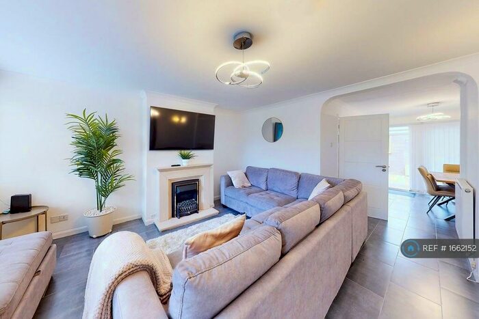 3 Bedroom Terraced House To Rent In Ranworth Walk, Bedford, MK40