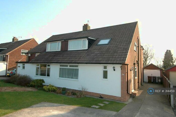 3 Bedroom Semi-Detached House To Rent In High Ash Mount, Leeds, LS17