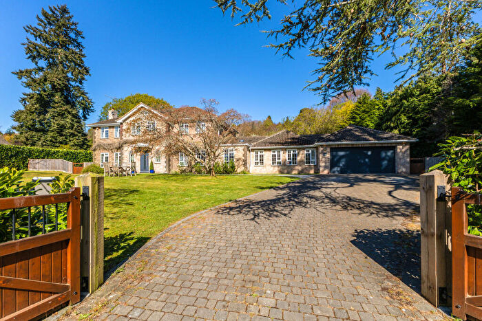 5 Bedroom House For Sale In Stoatley Rise, Haslemere, GU27